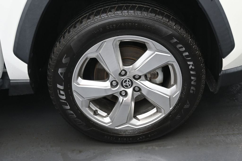Used 2021 Toyota RAV4 XLE Premium AWD/4WD image 38