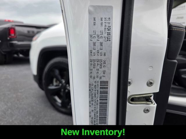 Used 2018 Jeep Cherokee Latitude w/ Altitude Package FWD image 18