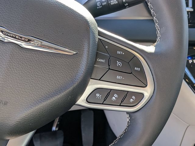 Used 2024 Chrysler Pacifica Touring-L FWD image 19