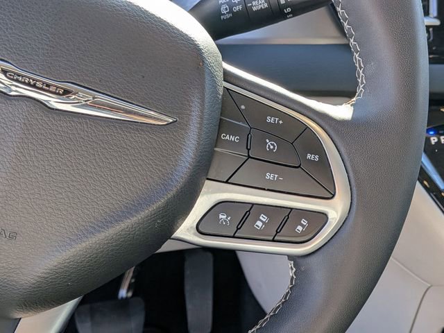 Used 2024 Chrysler Pacifica Touring-L image 19