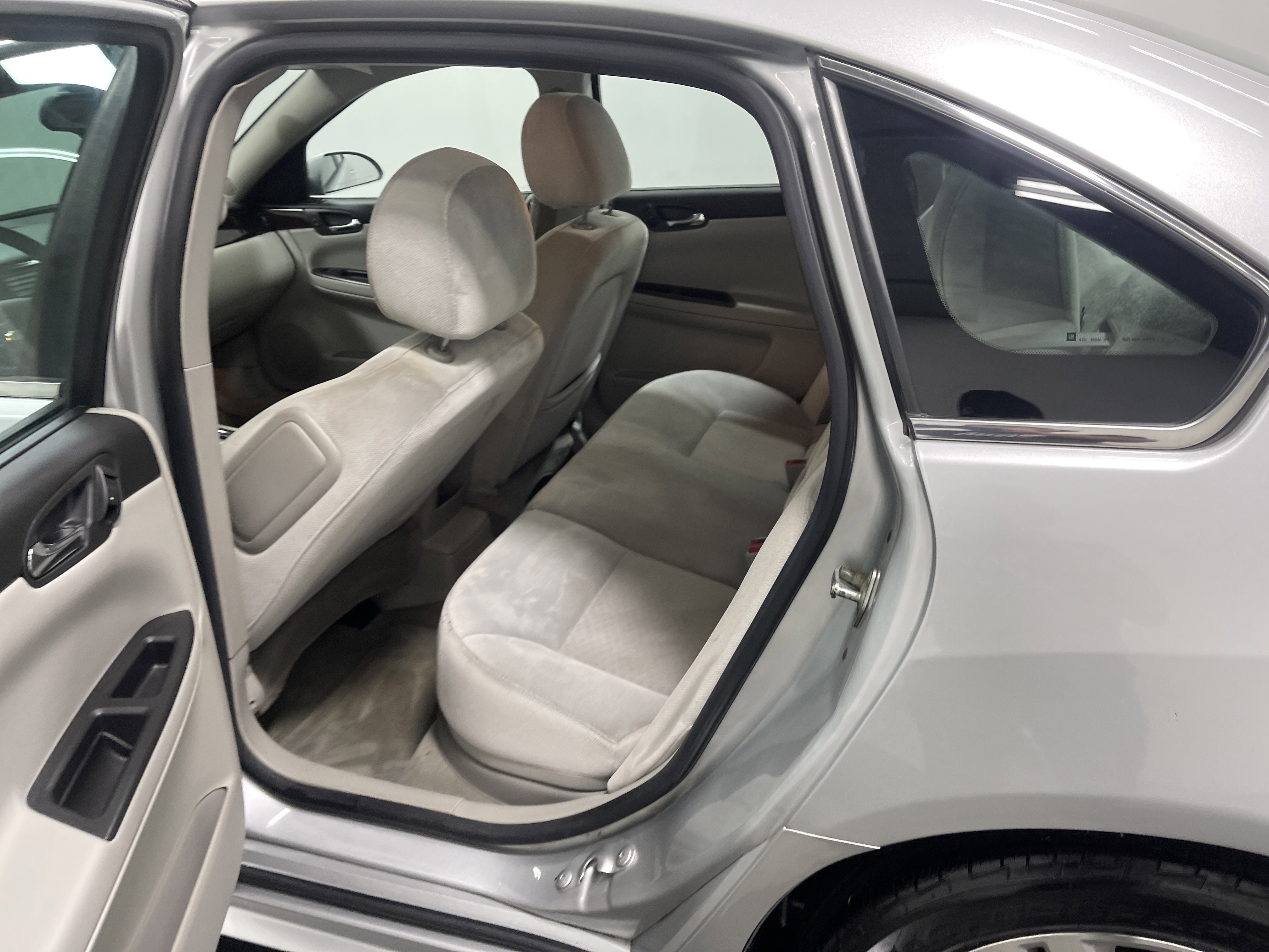 Used 2013 Chevrolet Impala LT w/ LT Sunroof Package FWD image 13