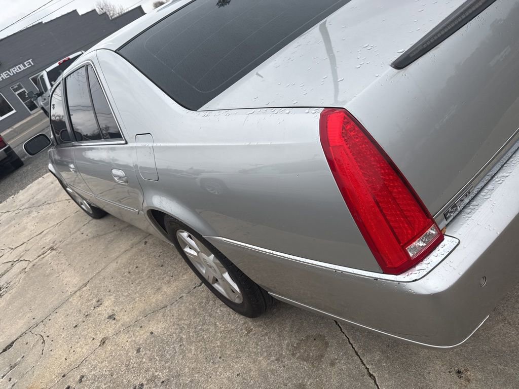 Used 2007 Cadillac DTS Luxury I w/ Trunk Convenience Package image 7