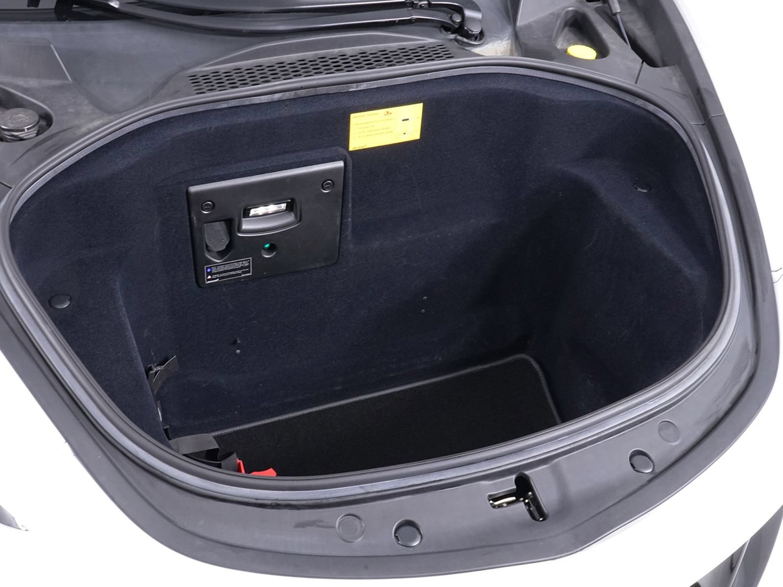 Used 2023 McLaren Artura RWD image 18