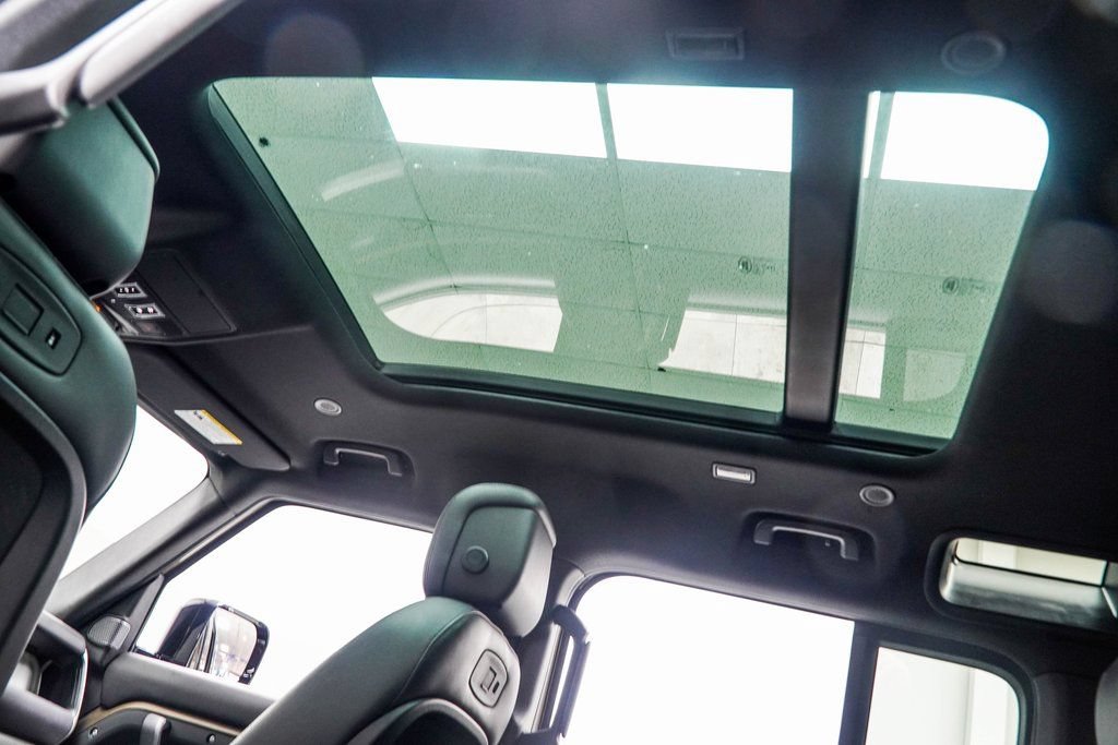 Used 2022 Land Rover Defender 110 XS Edition AWD/4WD image 40