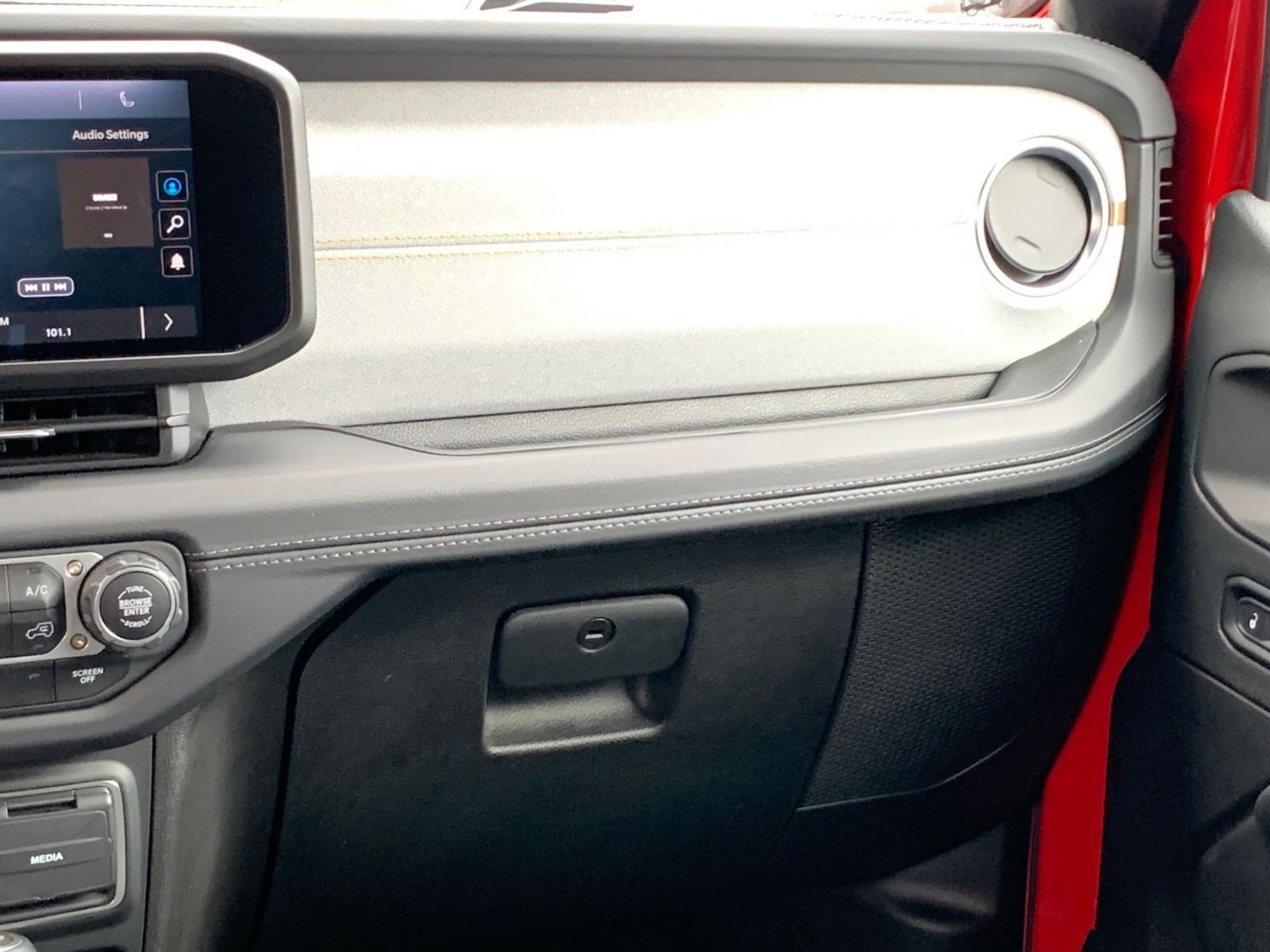 Used 2025 Jeep Wrangler Sahara image 34