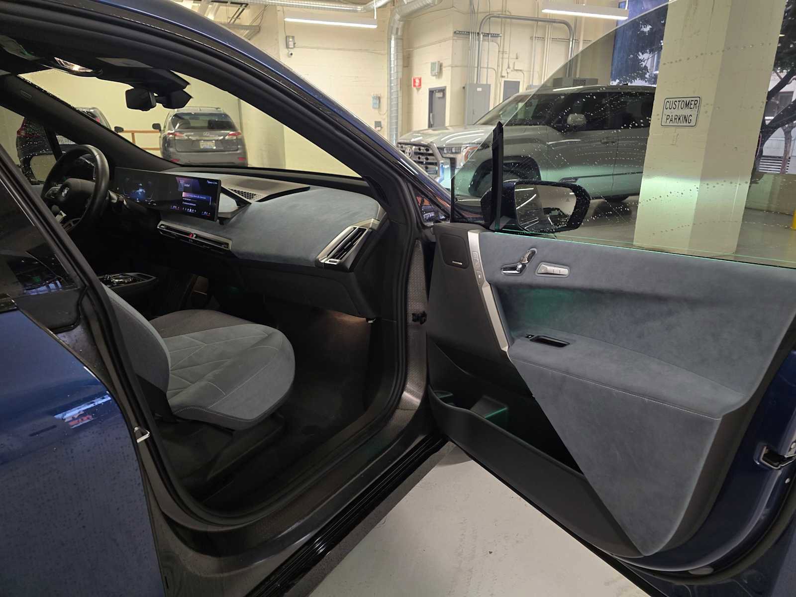 Used 2025 BMW iX xDrive50 w/ Premium Package image 14