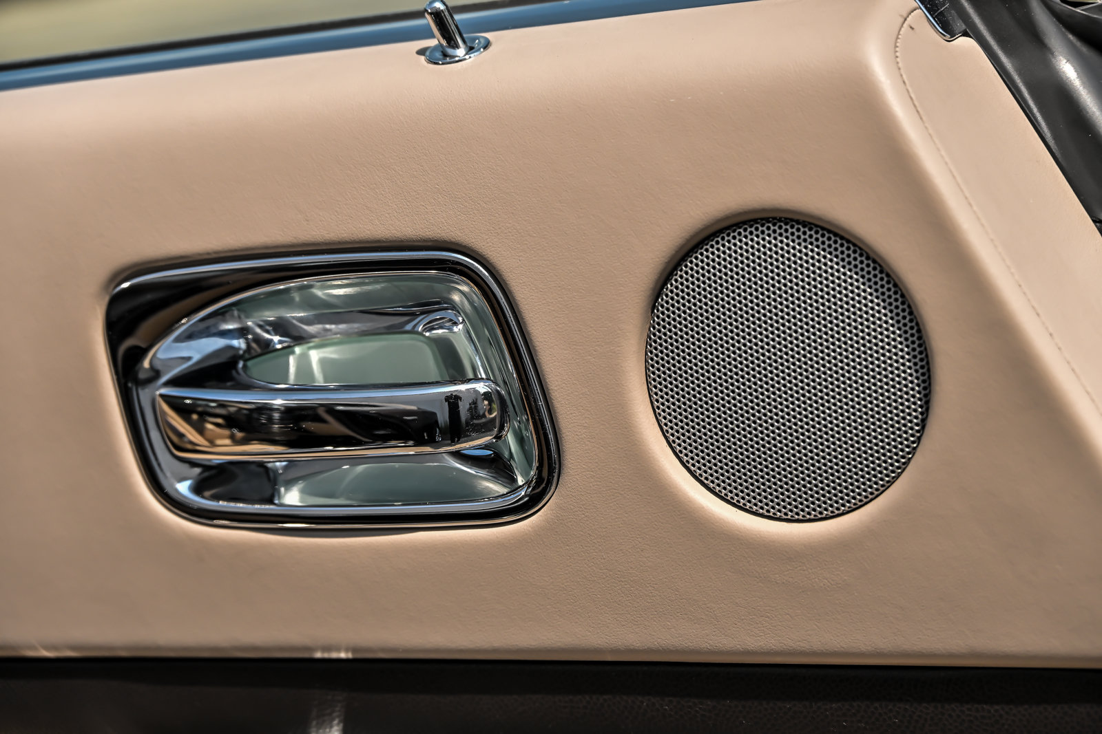 Used 2016 Rolls-Royce Wraith RWD image 17