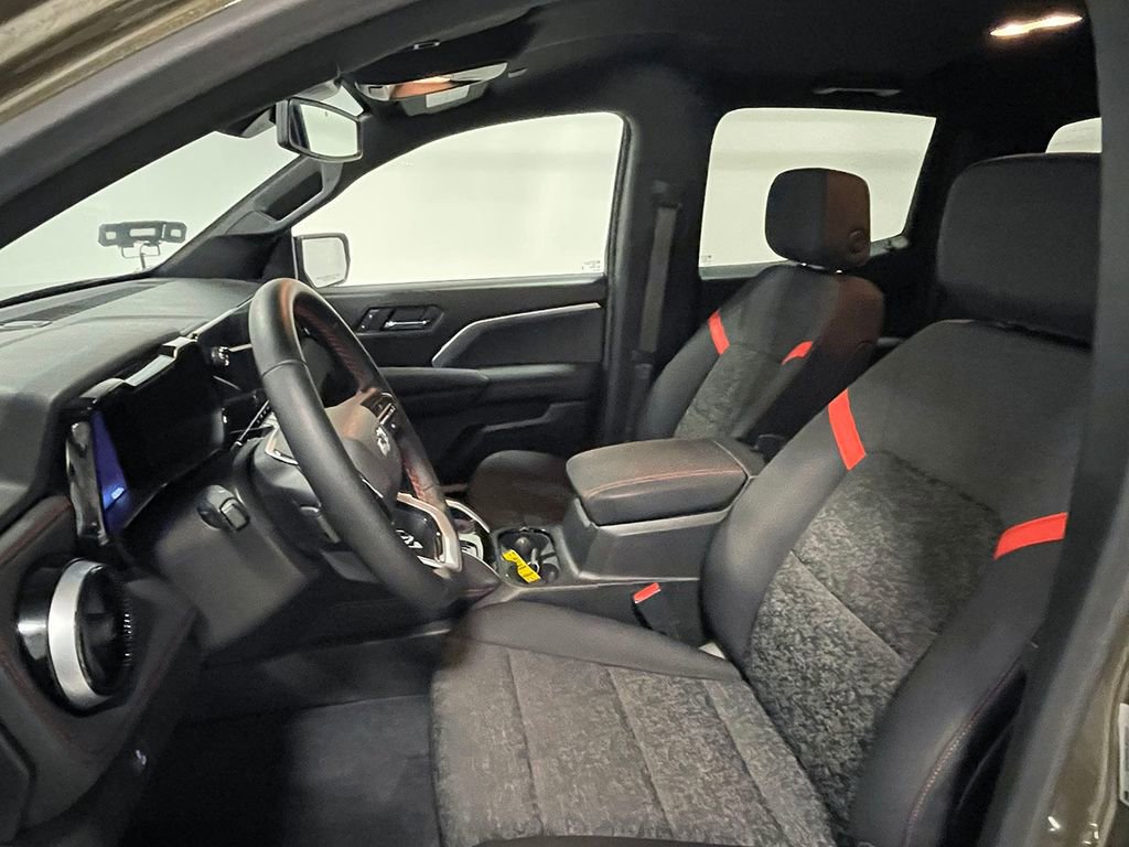 Used 2023 Chevrolet Colorado Z71 w/ Z71 Convenience Package 2 image 3