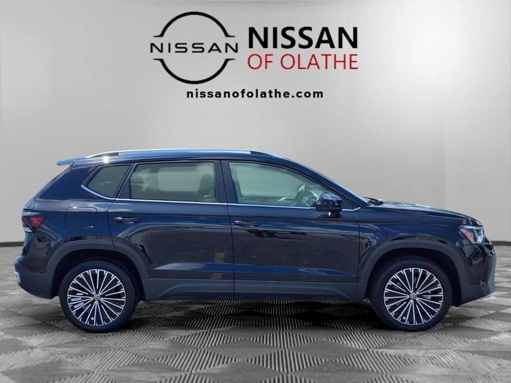 Used 2026 Volkswagen Taos SE FWD image 31