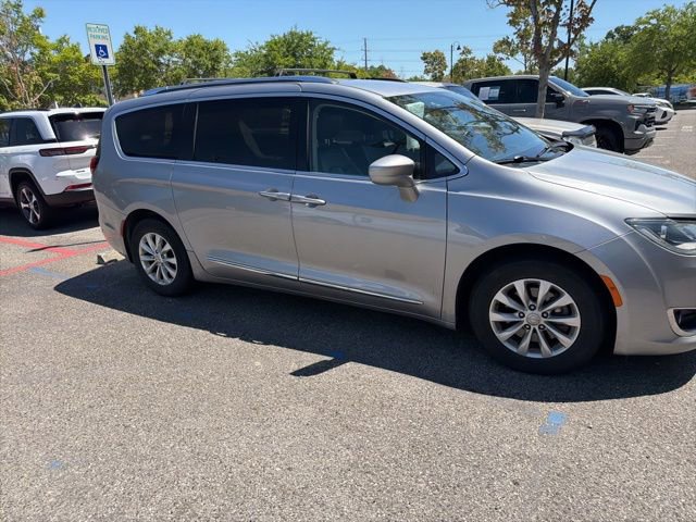 Used 2019 Chrysler Pacifica Touring-L image 26