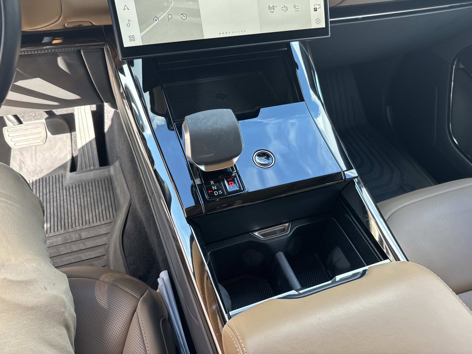 Certified 2024 Land Rover Range Rover Sport SE image 27