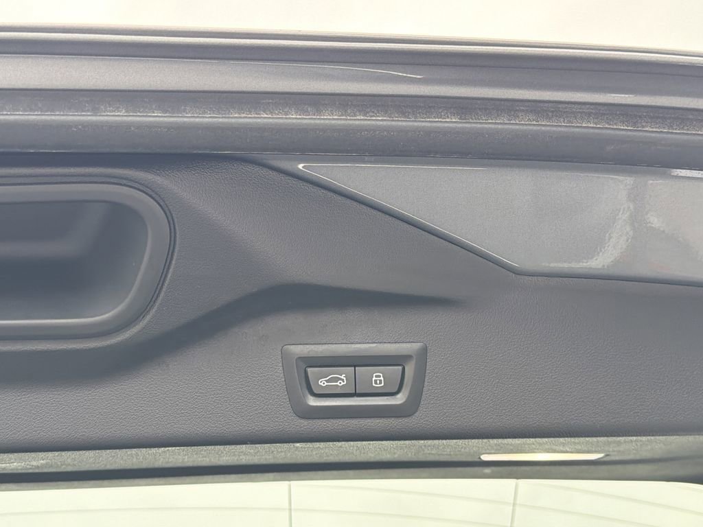 Used 2025 BMW X5 xDrive50e image 15