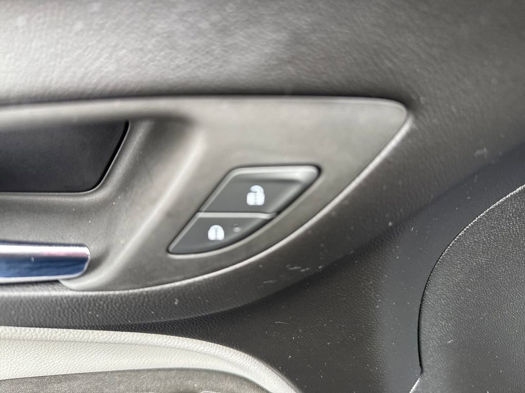 Used 2023 Chevrolet Equinox LS image 12