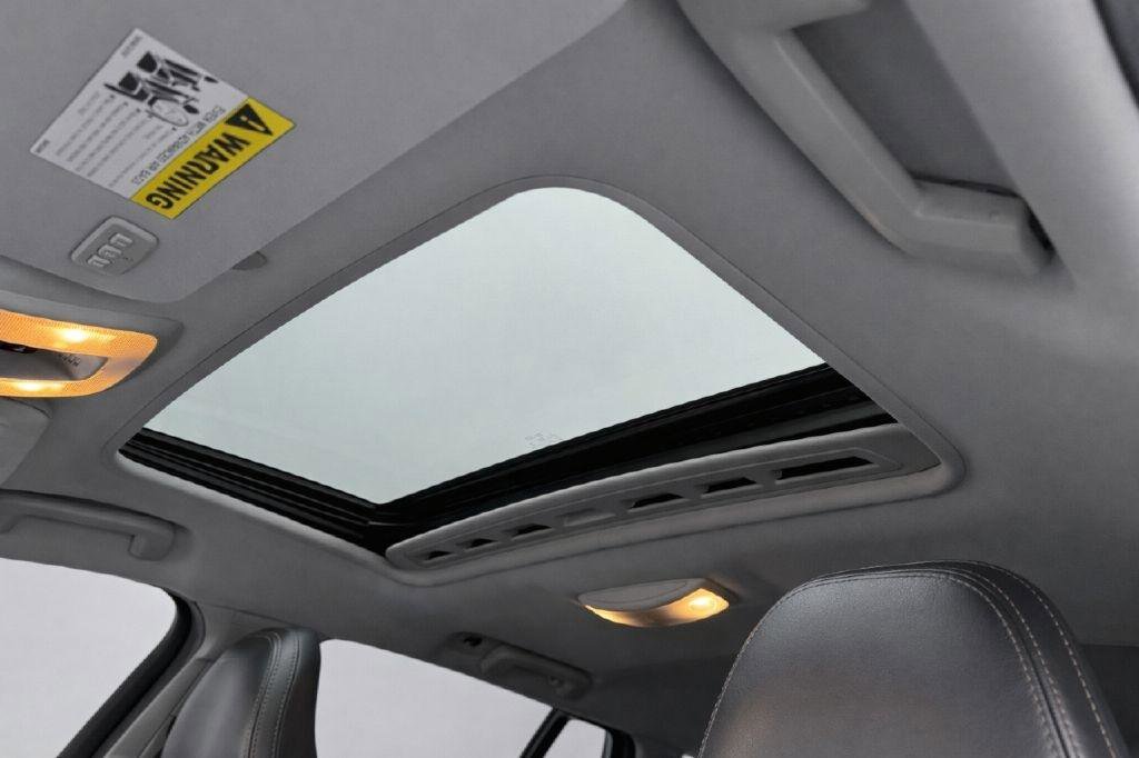 Used 2017 Volvo V60 T5 Cross Country w/ Convenience Package image 11