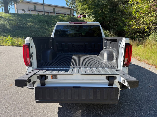 Used 2024 GMC Sierra 1500 SLT image 9