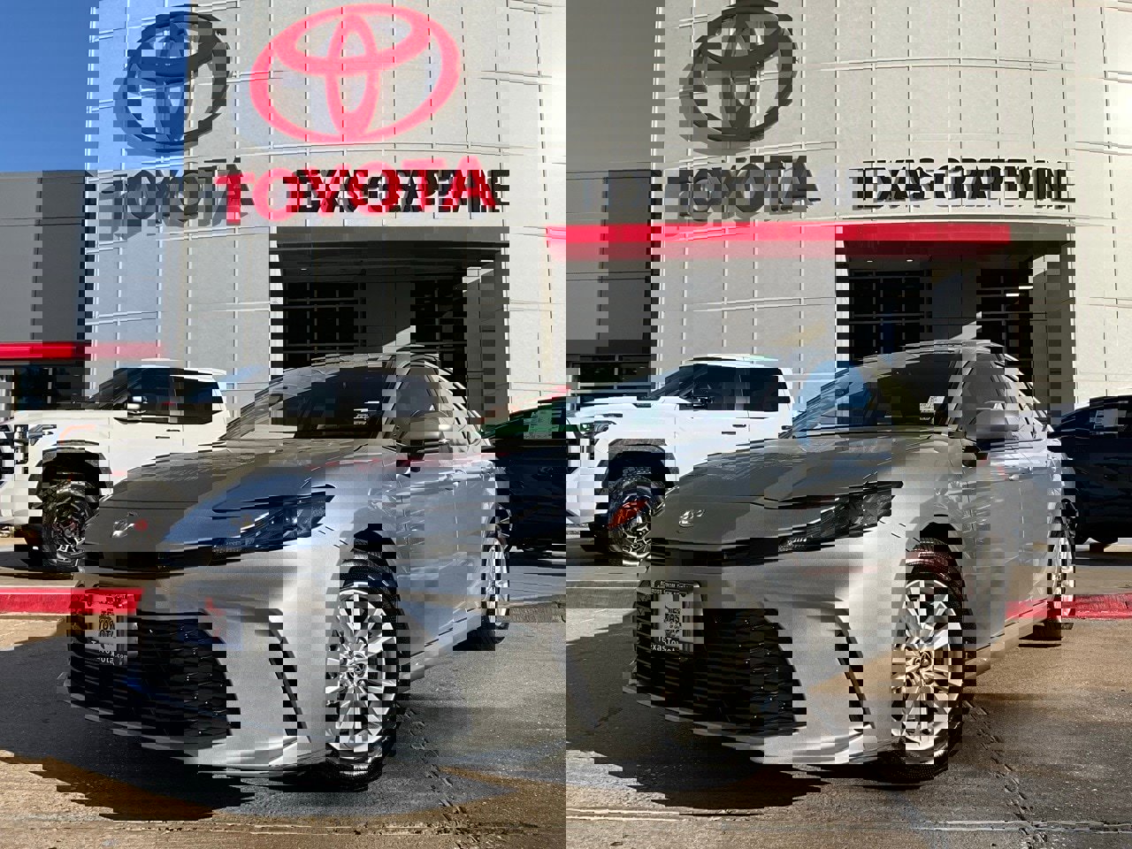 Used 2025 Toyota Camry LE image 2