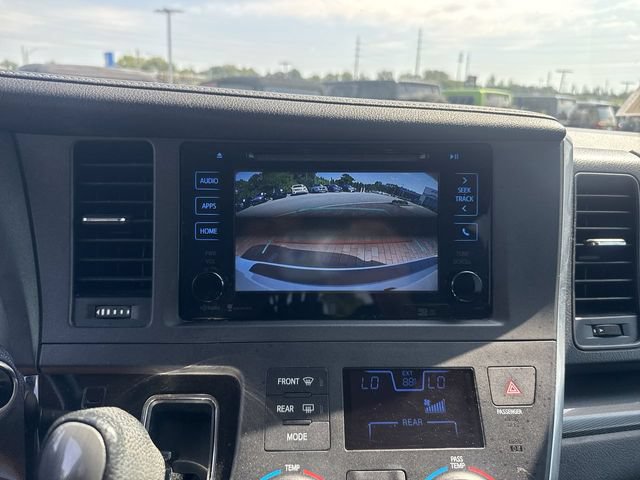 Used 2015 Toyota Sienna SE w/ SE Preferred Package FWD image 19