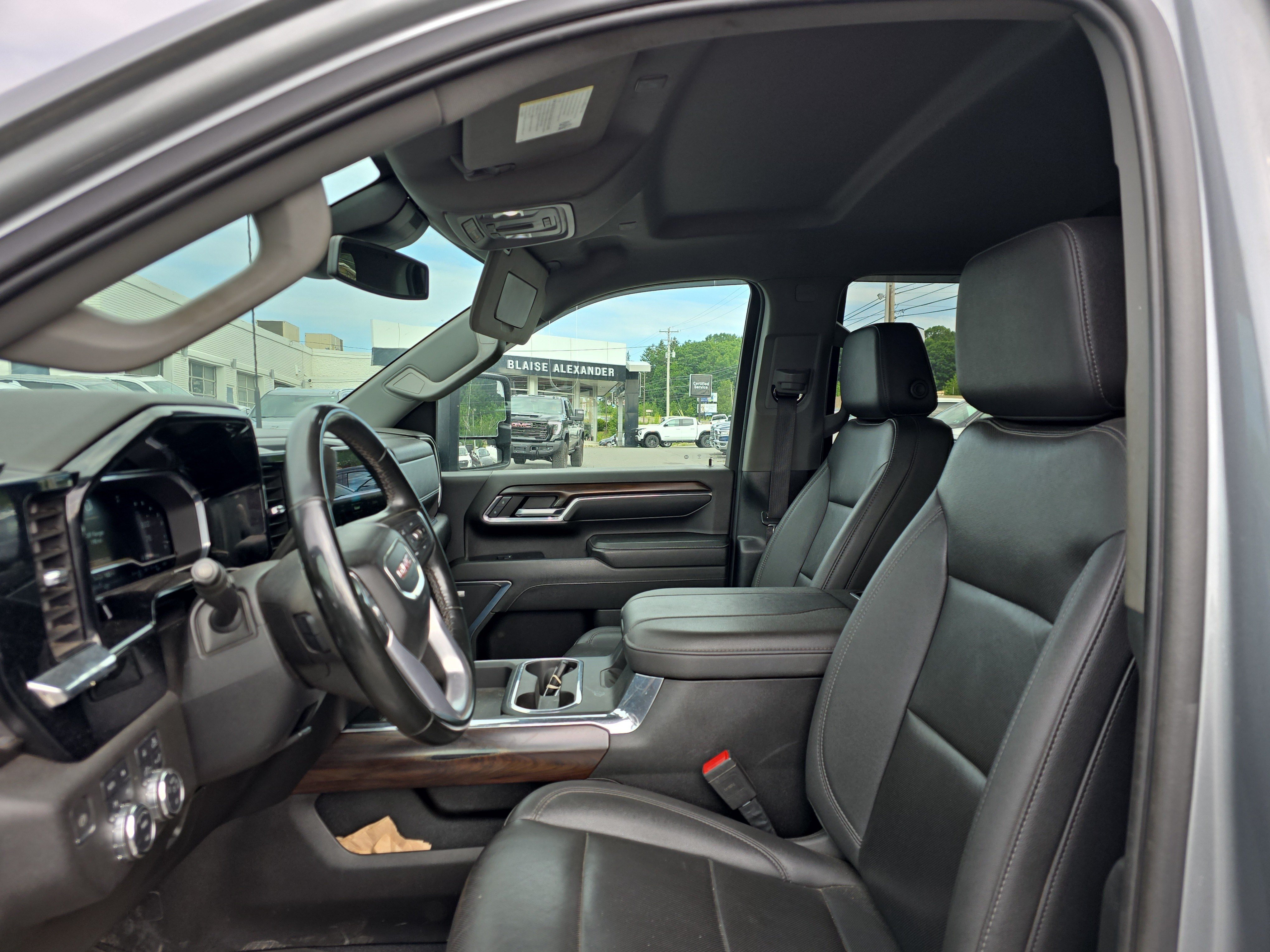 Used 2024 GMC Sierra 3500 SLT w/ SLT Premium Package AWD/4WD image 18