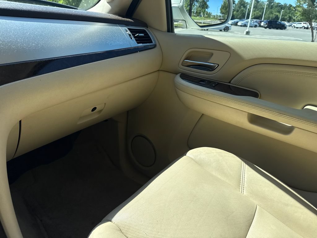 Used 2007 Cadillac Escalade AWD w/ Information Package image 17