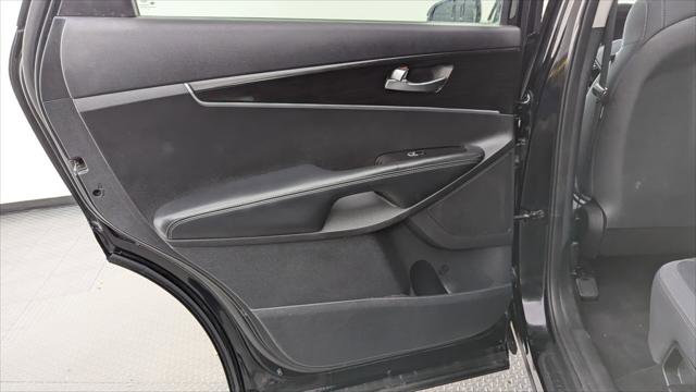 Used 2019 Kia Sorento L image 16