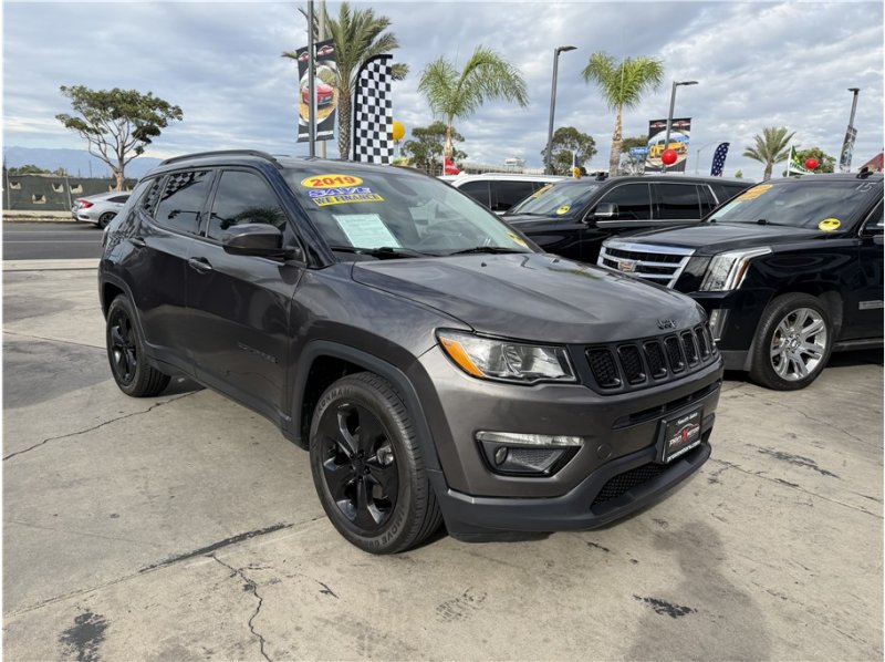 Used 2019 Jeep Compass Latitude FWD image 8