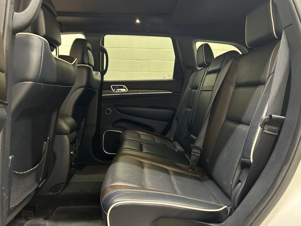 Used 2016 Jeep Grand Cherokee Overland AWD/4WD image 8
