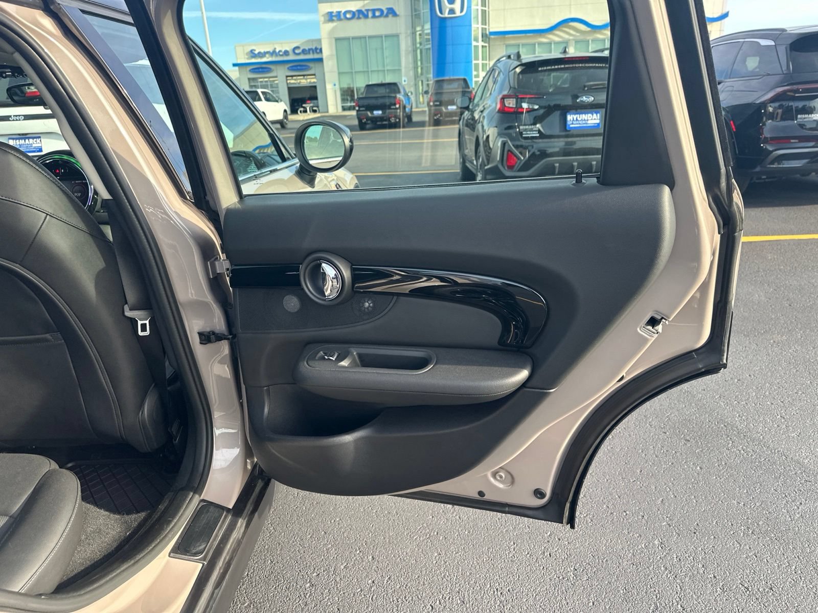 Used 2023 MINI Cooper Clubman S w/ Premium Package FWD image 39