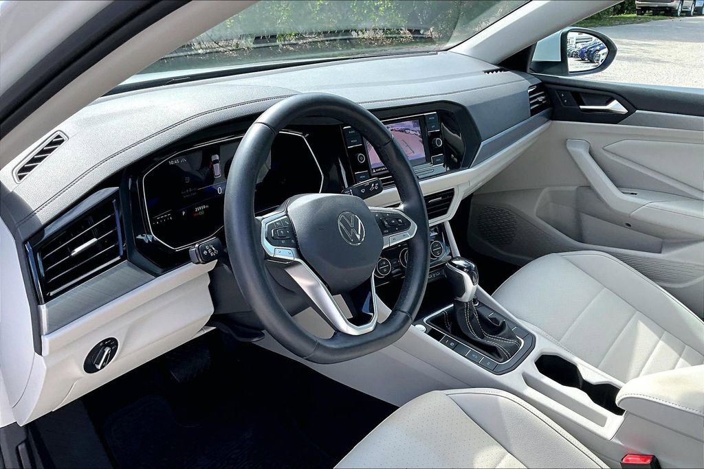 Certified 2023 Volkswagen Jetta SE w/ Panoramic Sunroof Package image 14