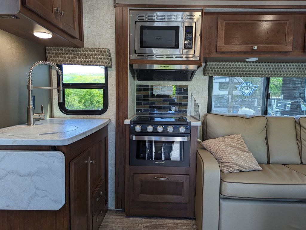 Used 2019 Chevrolet Express 4500 w/ RV Package RWD image 66