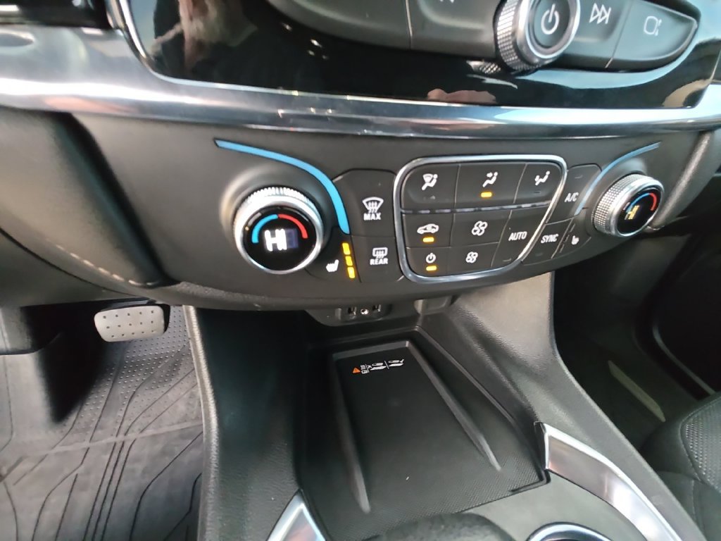 Used 2023 Chevrolet Traverse LT w/ Rear Camera Mirror Package AWD/4WD image 23