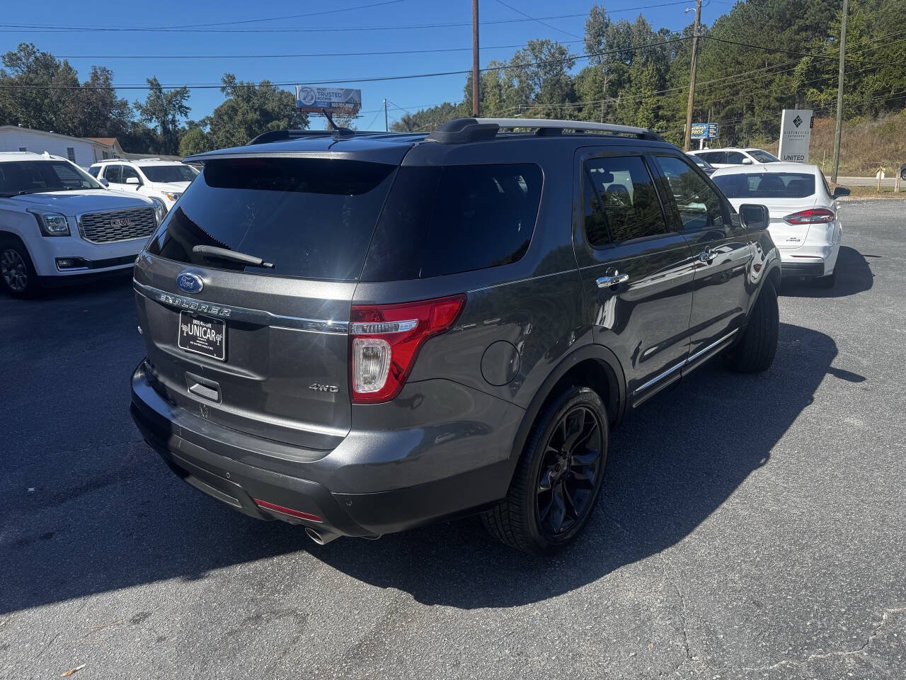 Used 2015 Ford Explorer XLT w/ Equipment Group 202A AWD/4WD image 8