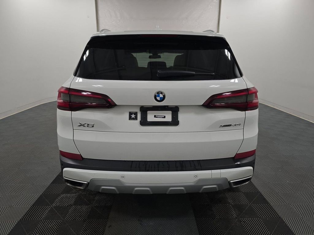 Used 2022 BMW X5 xDrive40i w/ Premium Package image 3