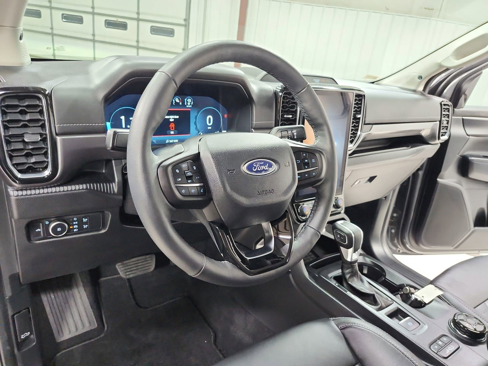 Used 2025 Ford Ranger Lariat w/ FX4 Off-Road Package AWD/4WD image 18