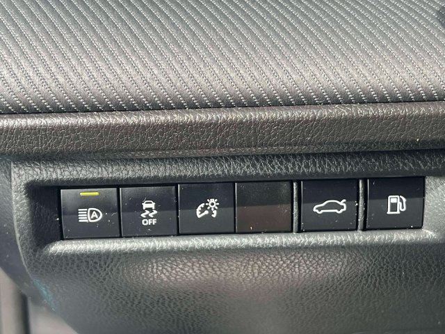 Used 2025 Toyota Camry SE w/ Convenience Package FWD image 19