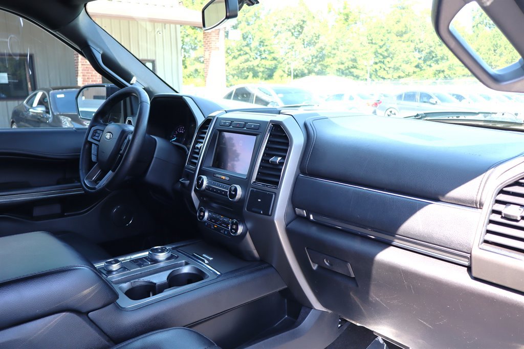 Used 2018 Ford Expedition Max XLT w/ Equipment Group 202A AWD/4WD image 19
