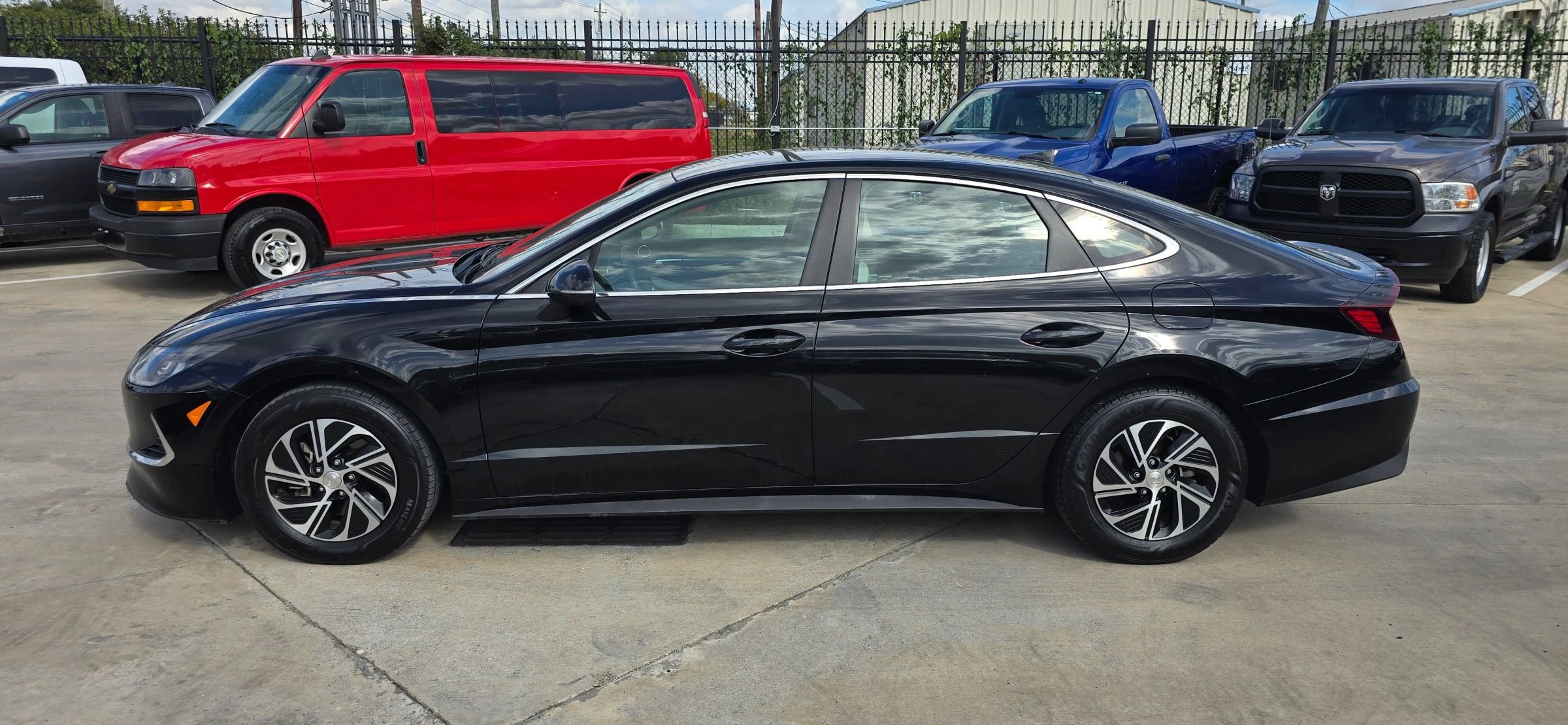 Used 2021 Hyundai Sonata Blue FWD image 3