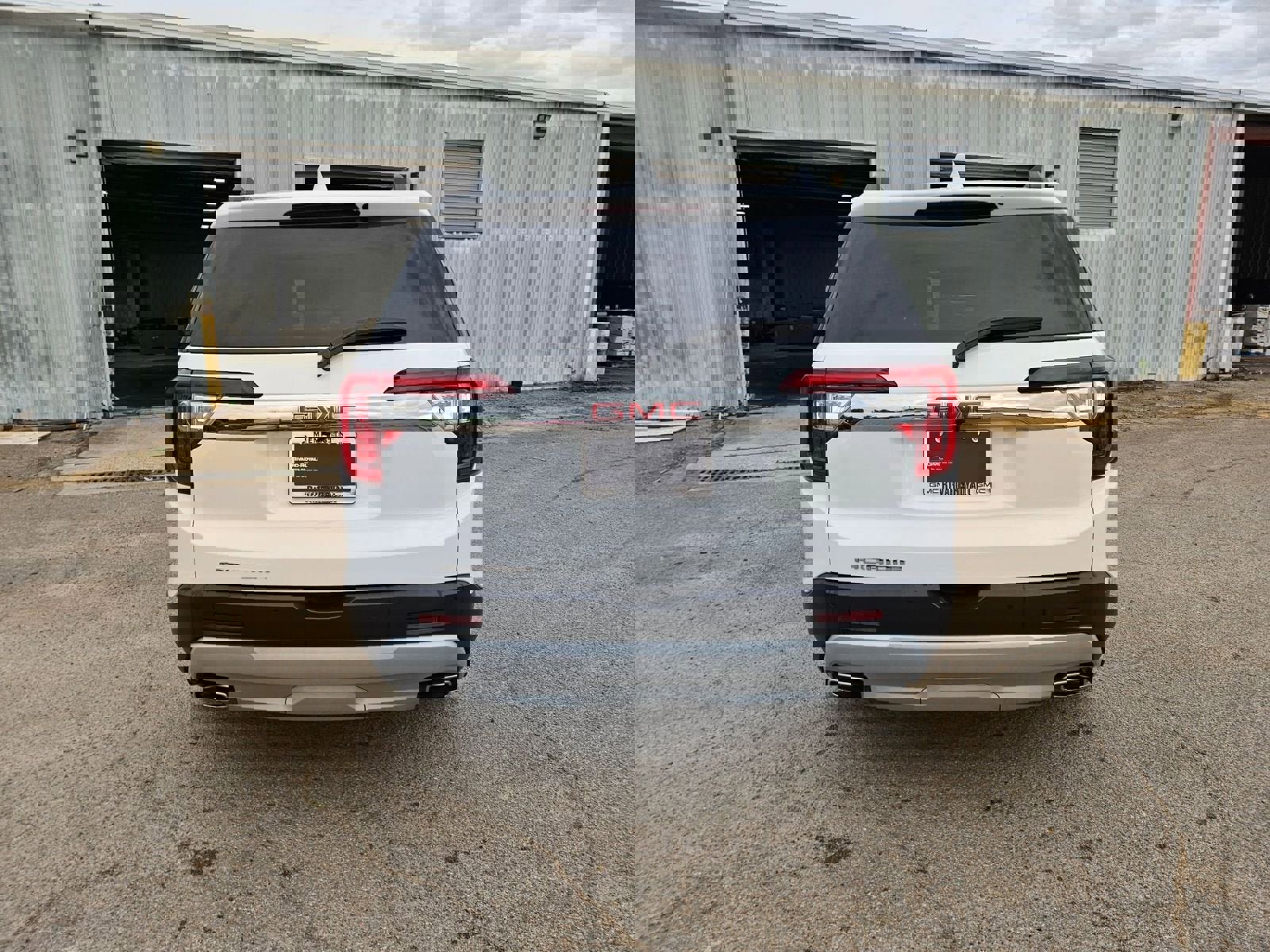 Used 2021 GMC Acadia SLE w/ Driver Convenience Package FWD image 5