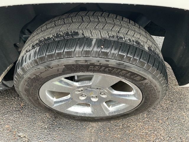 Used 2020 Chevrolet Suburban LT w/ Luxury Package AWD/4WD image 4