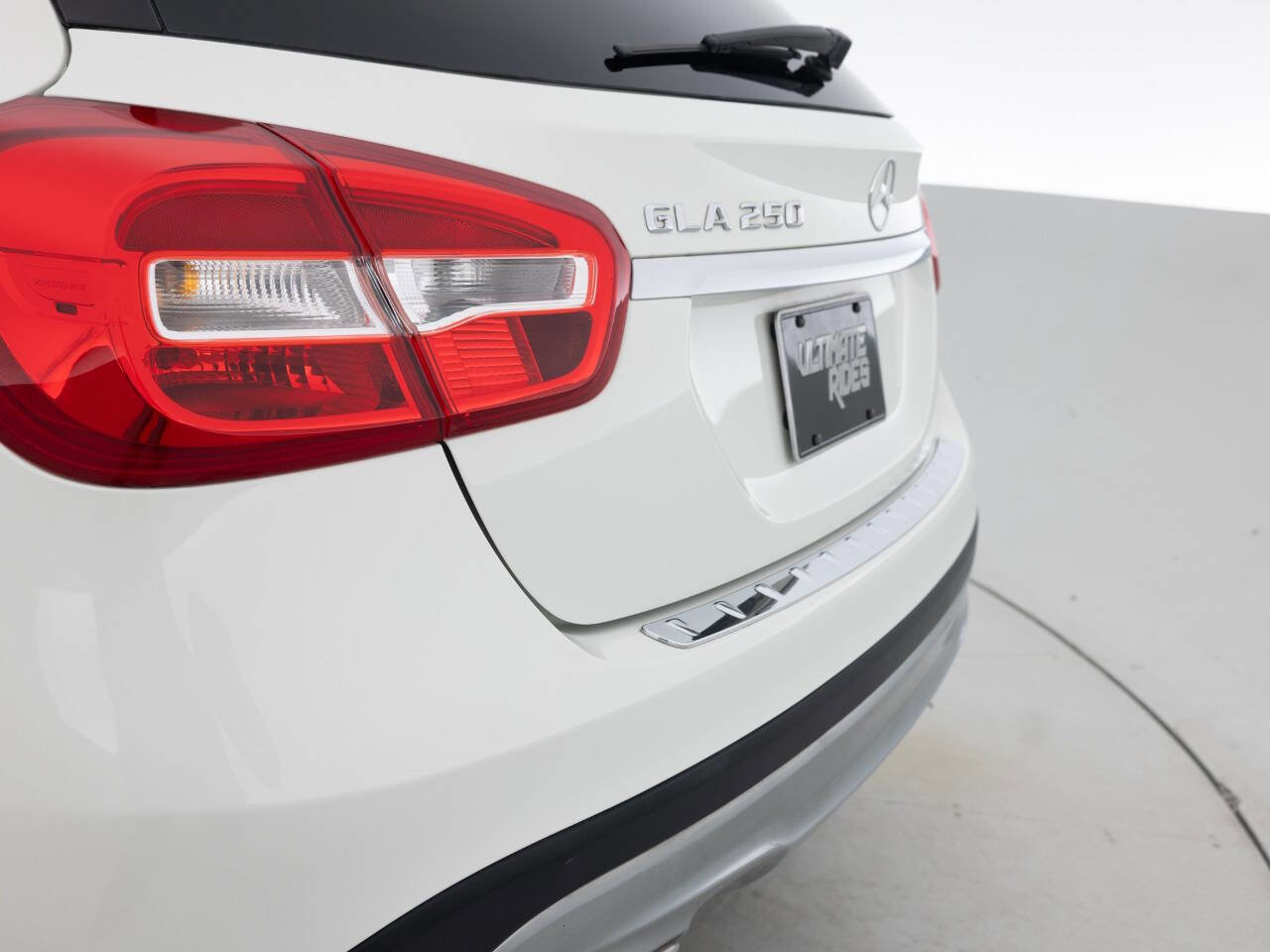 Used 2015 Mercedes-Benz GLA 250 4MATIC image 16