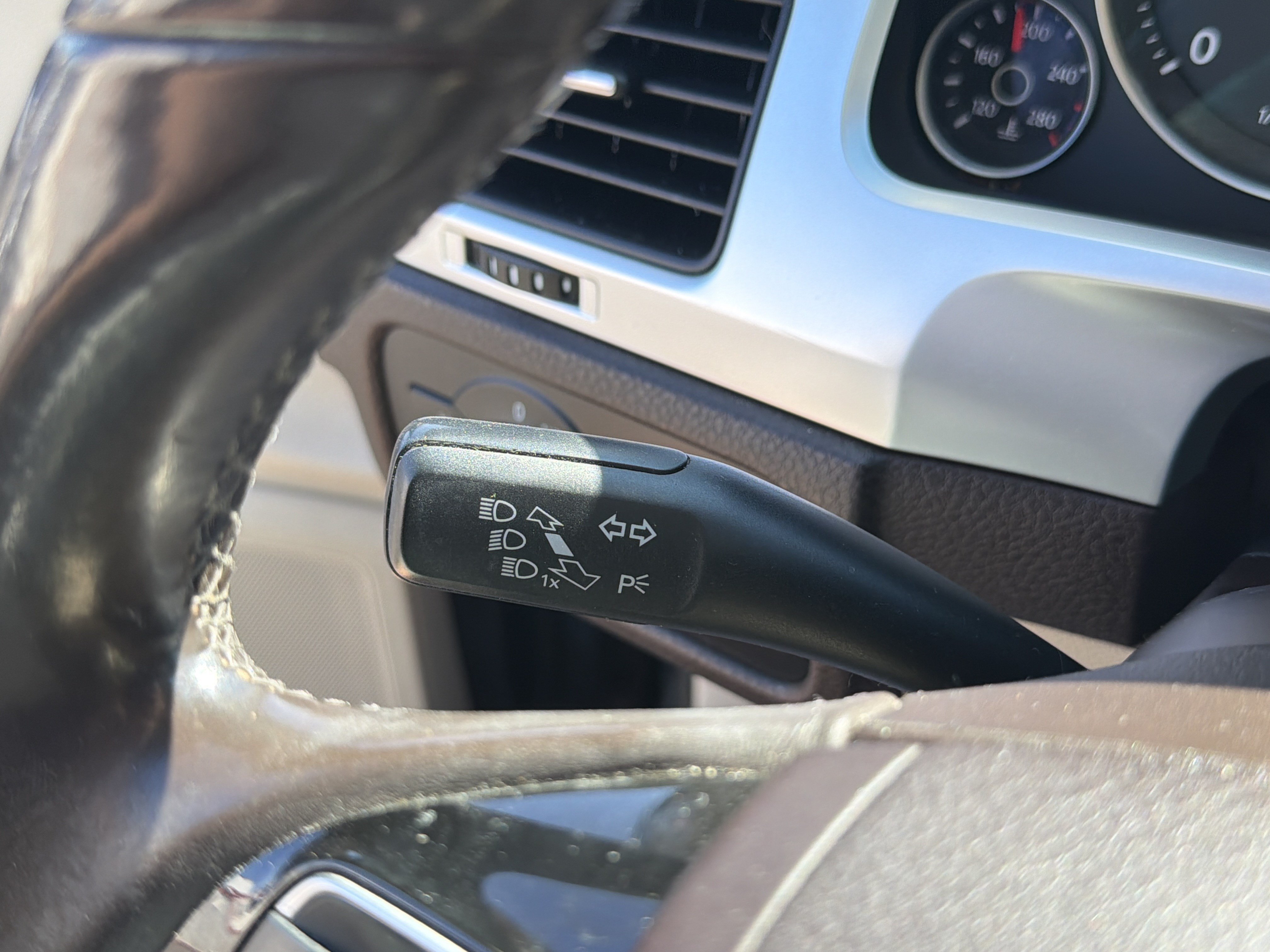 Used 2012 Volkswagen Touareg TDI AWD/4WD image 18
