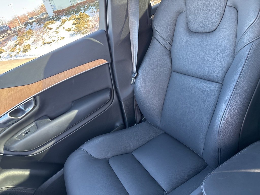 Certified 2023 Volvo XC90 B6 Plus image 28