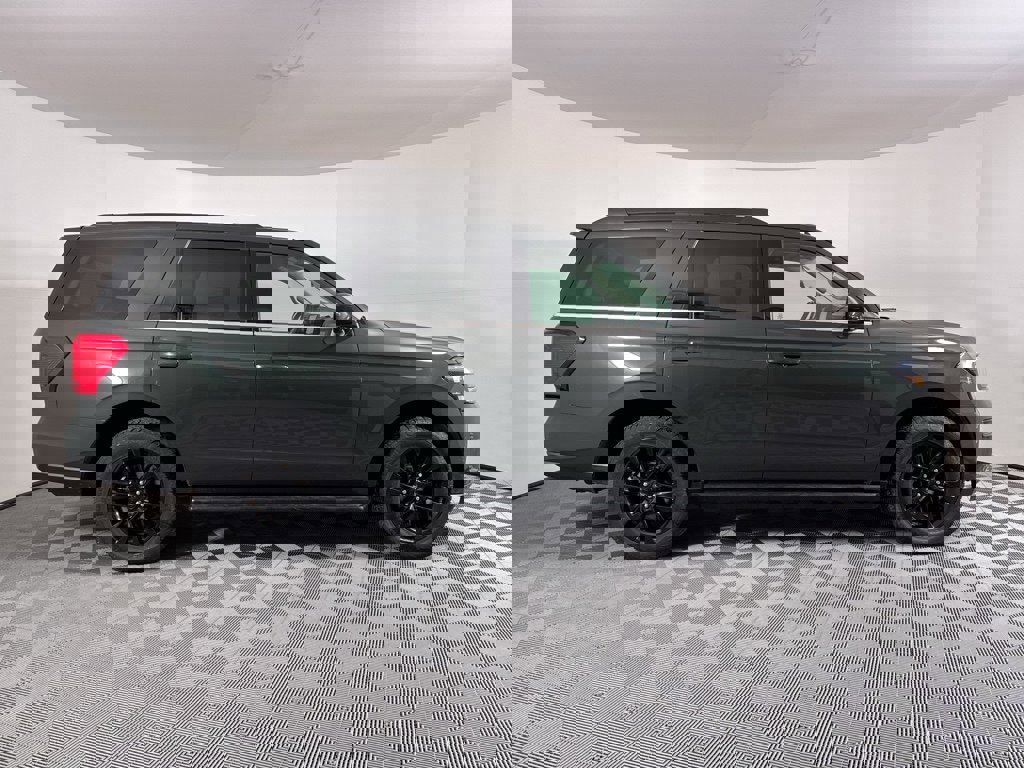 Used 2022 Ford Expedition XLT image 15