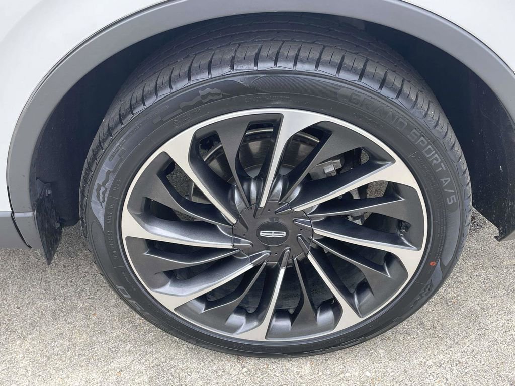 Certified 2023 Lincoln Aviator Reserve w/ Equipment Group 201A image 9