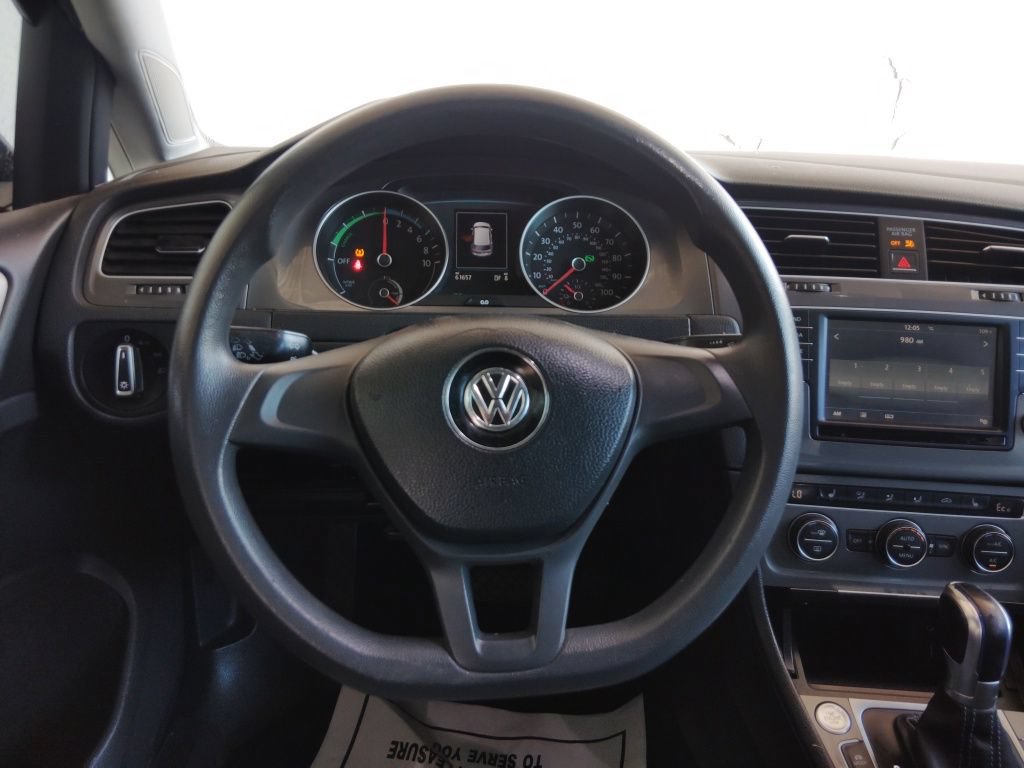 Used 2016 Volkswagen e-Golf SE w/ DC Fast Charging Package FWD image 19