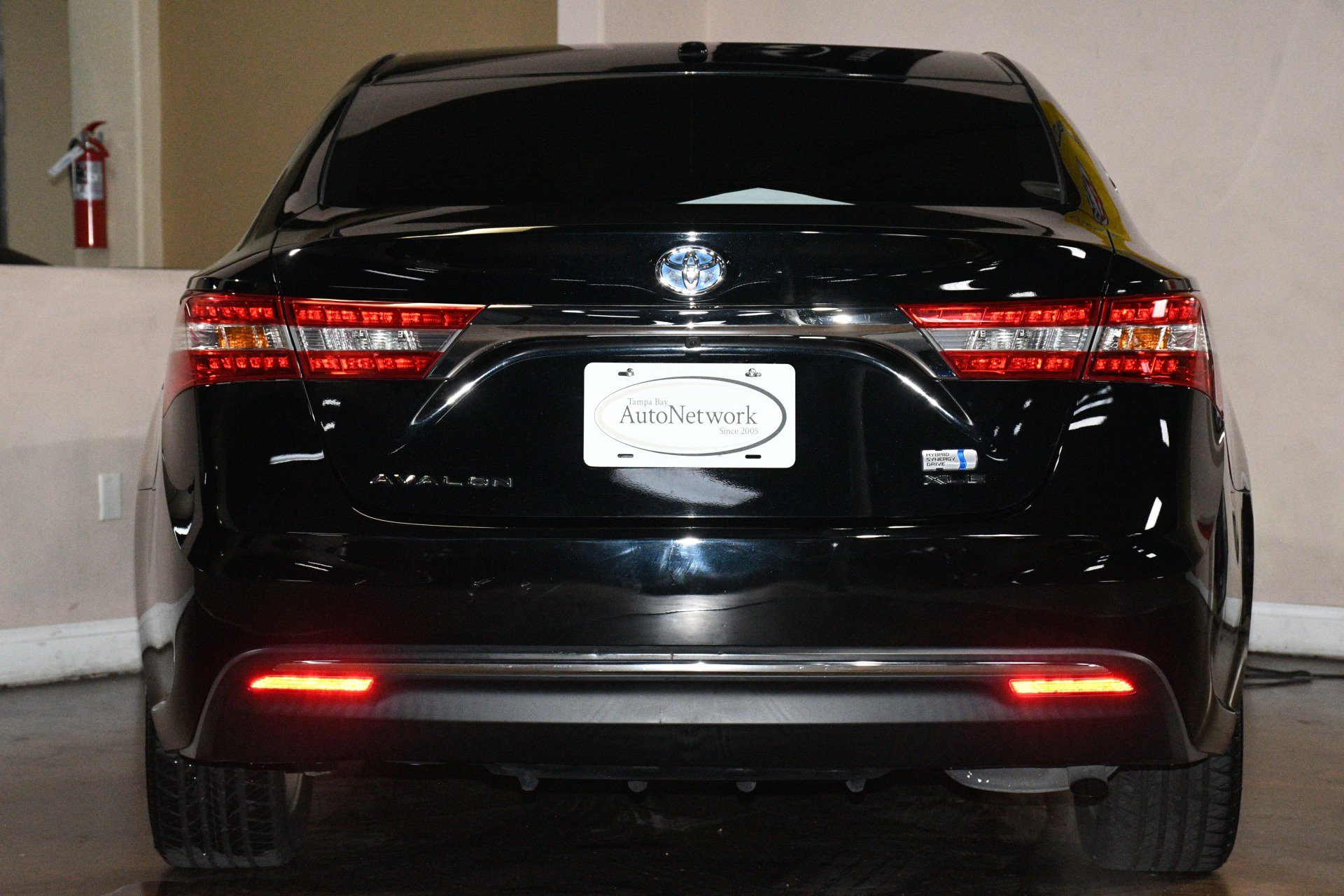 Used 2015 Toyota Avalon XLE Touring FWD image 2