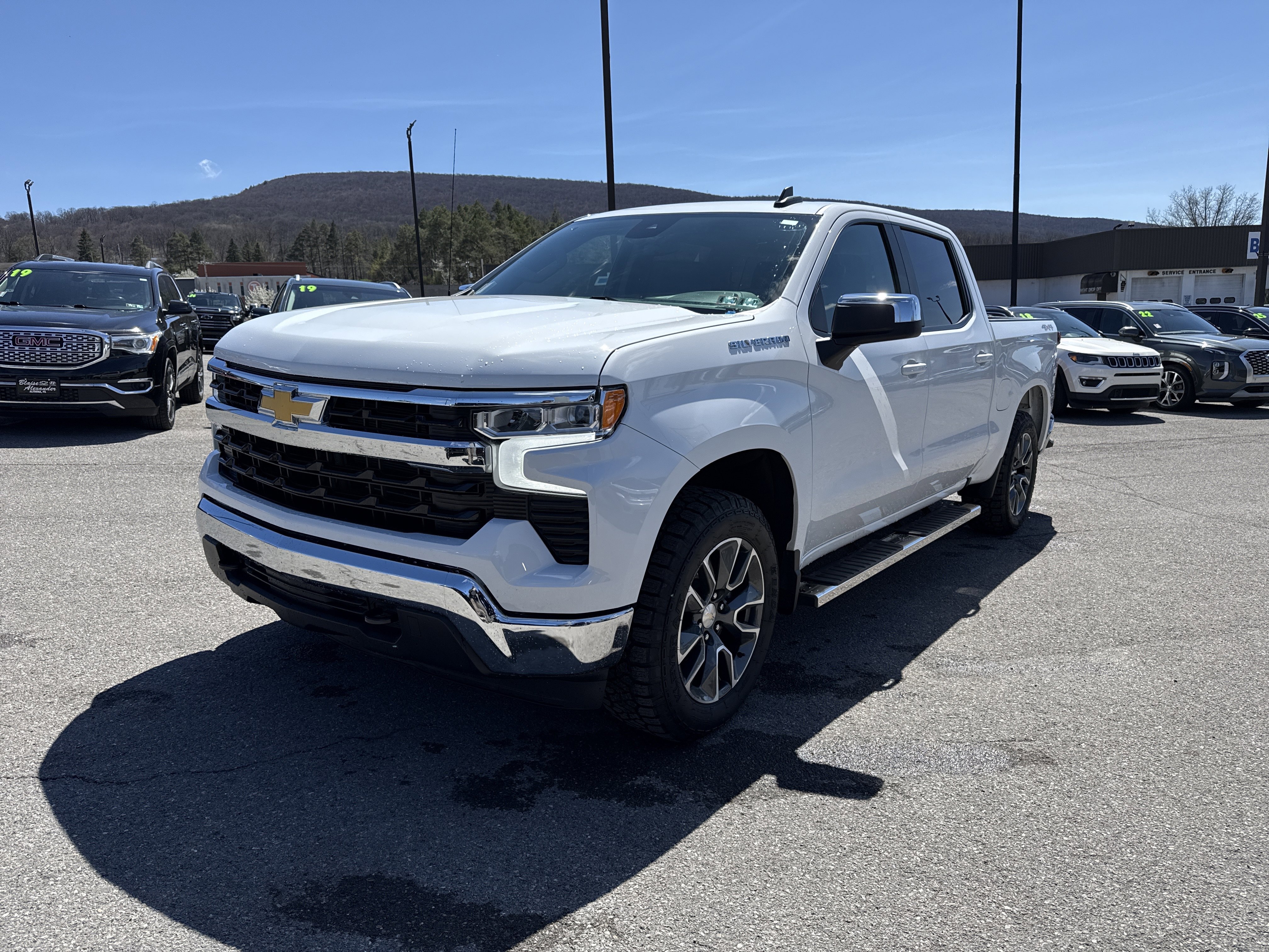 Used 2023 Chevrolet Silverado 1500 LT image 8