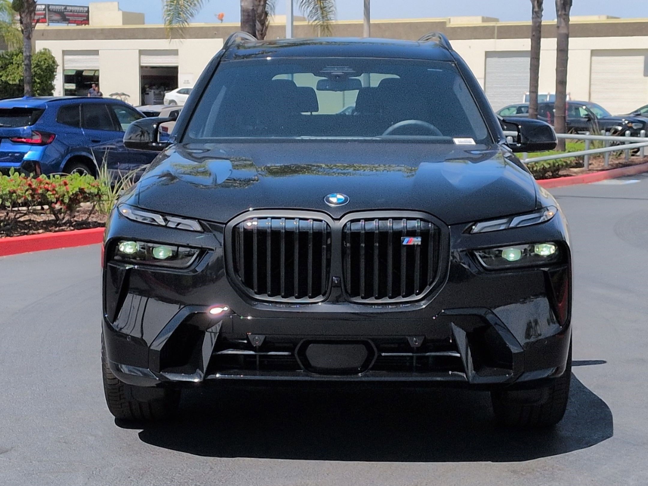Used 2025 BMW X7 M60i AWD/4WD image 3