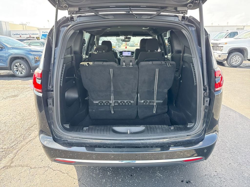 Used 2022 Chrysler Pacifica Touring FWD image 24