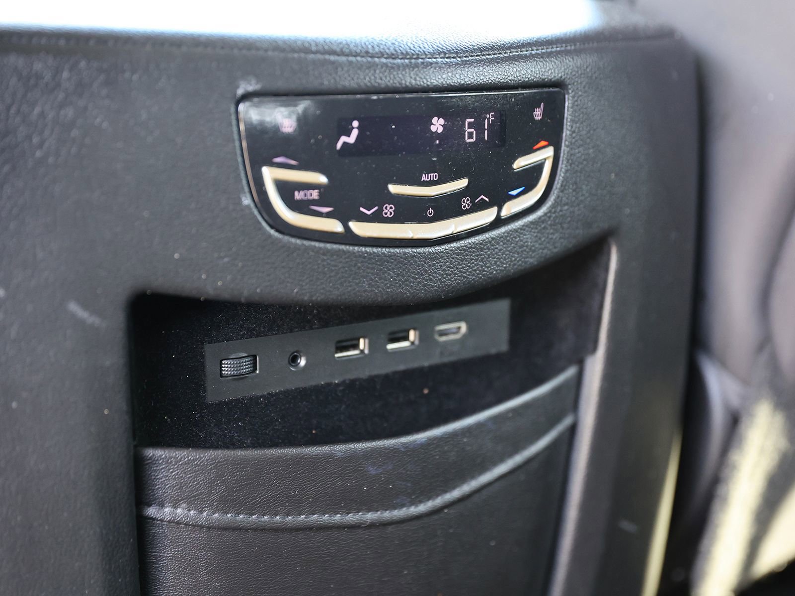 Used 2017 Cadillac Escalade Premium Luxury AWD/4WD image 25