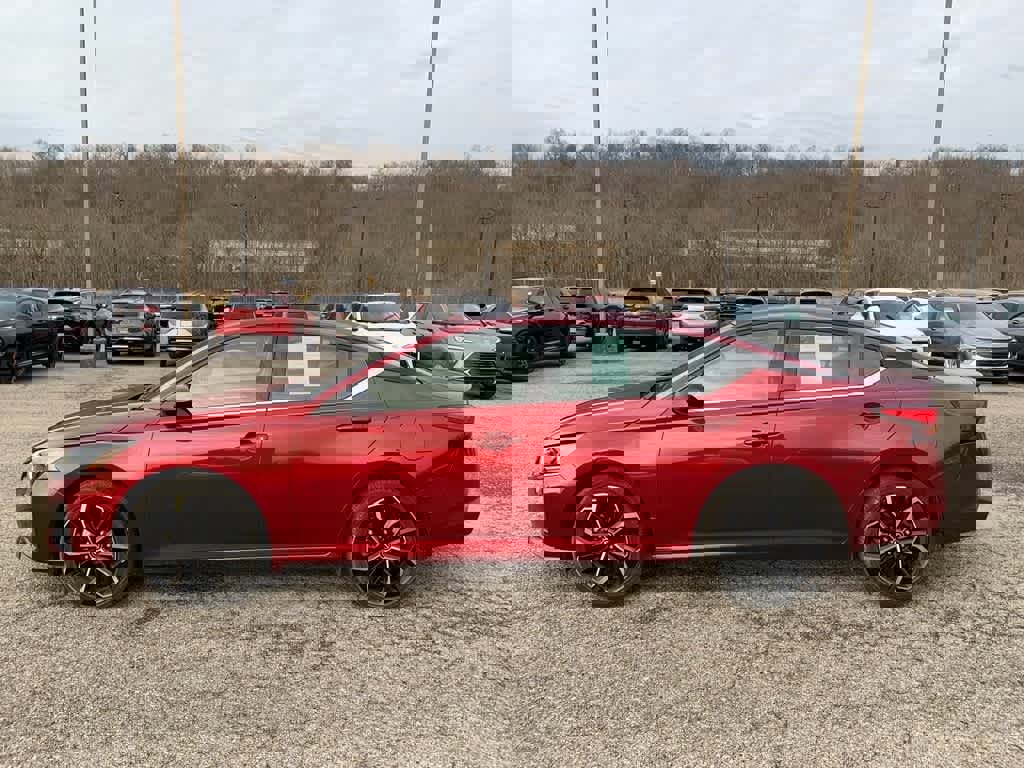 Used 2023 Nissan Altima 2.5 SR w/ SR Premium Package image 2